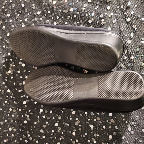 Shoes - Picture 4 of 5